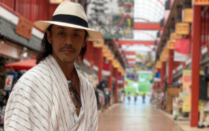 侍 浴衣 帽子 浅草 散策